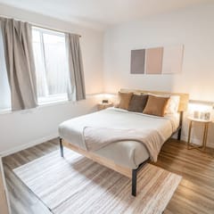 Walkable Apt Next to Restaurants, Bars, and Shops!