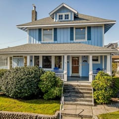 2 Streets to the Beach! Game Room BBQ & Firepit