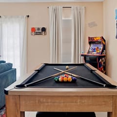 Massive Villa-Game Room, Firepit, BBQ, Sleeps 12!