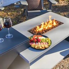 Firepit, Outdoor Dining, BBQ + Fully Fenced Yard!