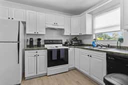 Modern B an W Inspired Apt in heart of Tampa Bay - Image 4