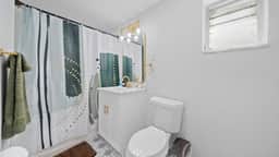 Modern Retro Themed Home Close to Coffee and Food! - Image 4