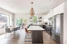 Modern Home in Walkable Neighborhood, BBQ and Patio! - Image 5