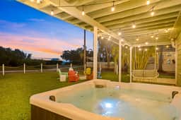 Waterfront Villa w/Hot Tub• Game Room•Kayaks•Bikes - Image 5