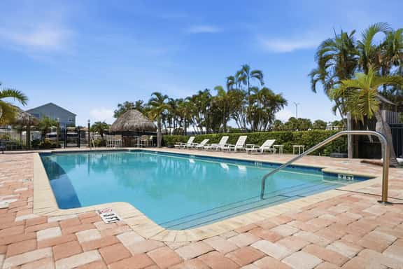 Gulf Breeze Getaway 4BR St Pete Family Retreat - Image 1