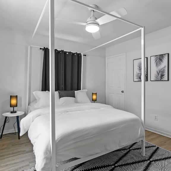 Modern B an W Inspired Apt in heart of Tampa Bay - Image 1