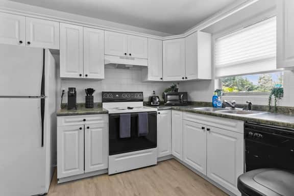 Modern B an W Inspired Apt in heart of Tampa Bay - Image 4