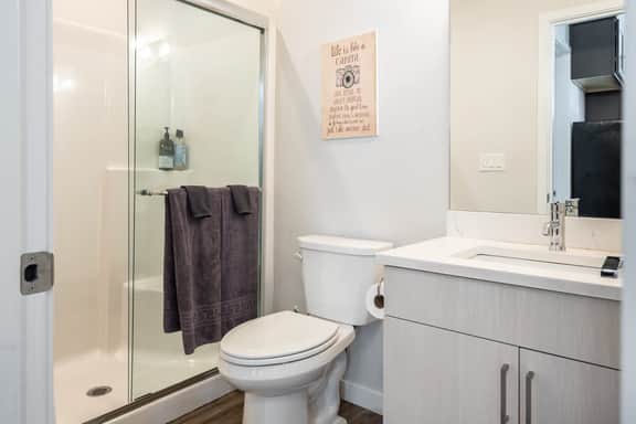 Walkable Apt Next to Restaurants, Bars, and Shops! - Image 4