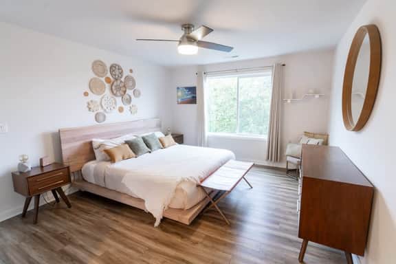 Modern Home in Walkable Neighborhood, BBQ and Patio! - Image 4