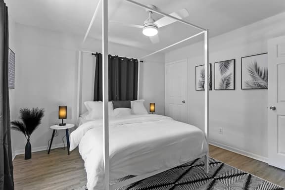 Modern B an W Inspired Apt in heart of Tampa Bay - Image 1