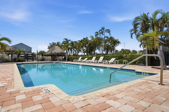 Gulf Breeze Getaway 4BR St Pete Family Retreat - Image 1