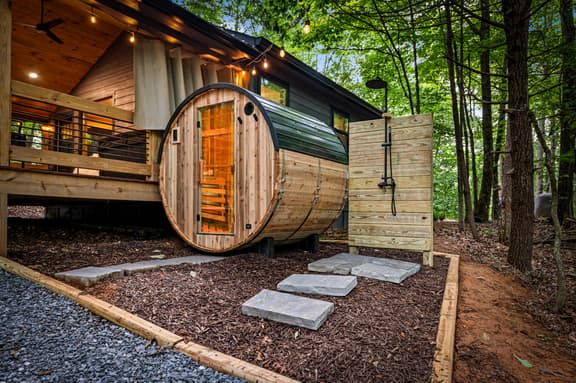 Sauna + Shower, Spa, Firepit, Gym, BBQ +EV Charger - Image 1